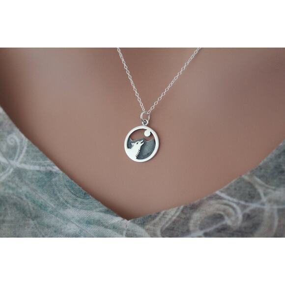 Sterling Silver Wolf Howling at the Moon Charm Necklace - Picture 1 of 3